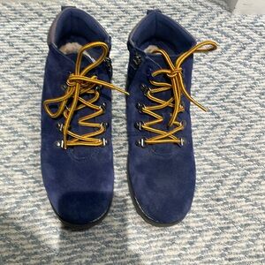 Boys Ugg boots size 3 lace up. With zipper Navy Sued Worn once.